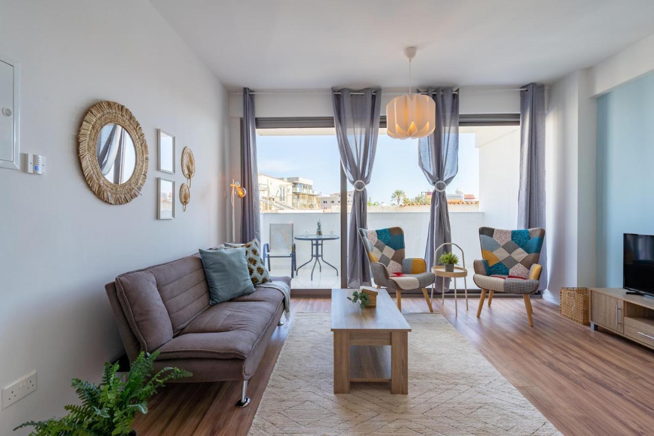 Livia Studio Apartment In Larnaca Eksteriør billede