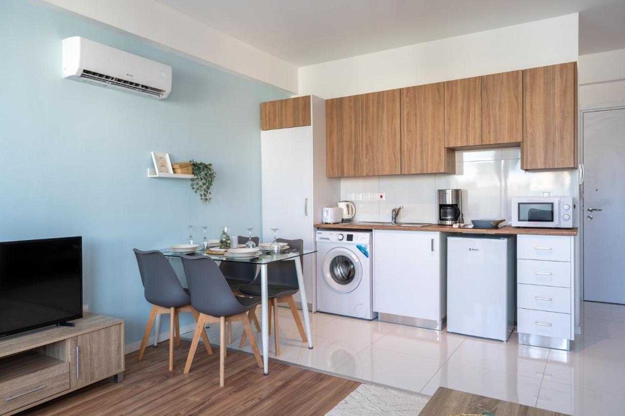 Livia Studio Apartment In Larnaca Eksteriør billede