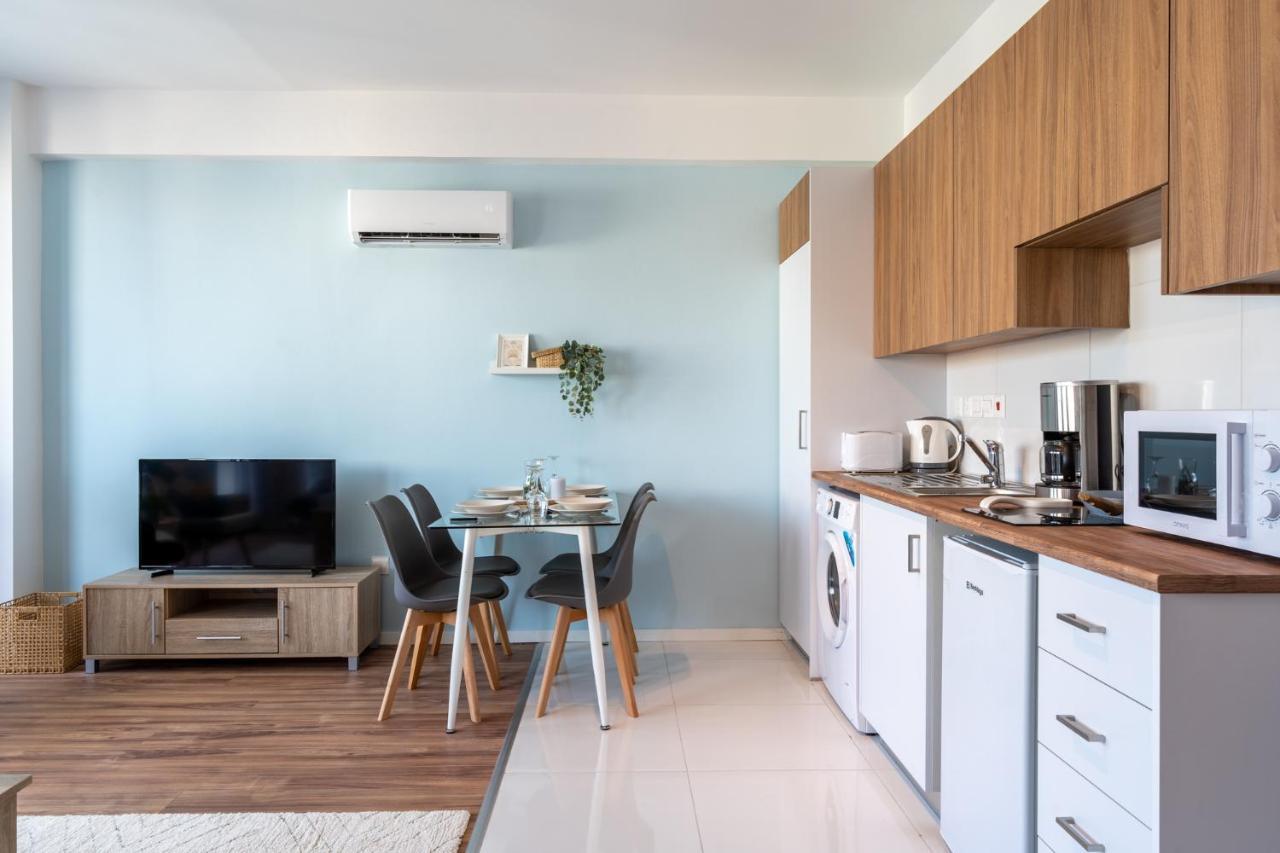 Livia Studio Apartment In Larnaca Eksteriør billede