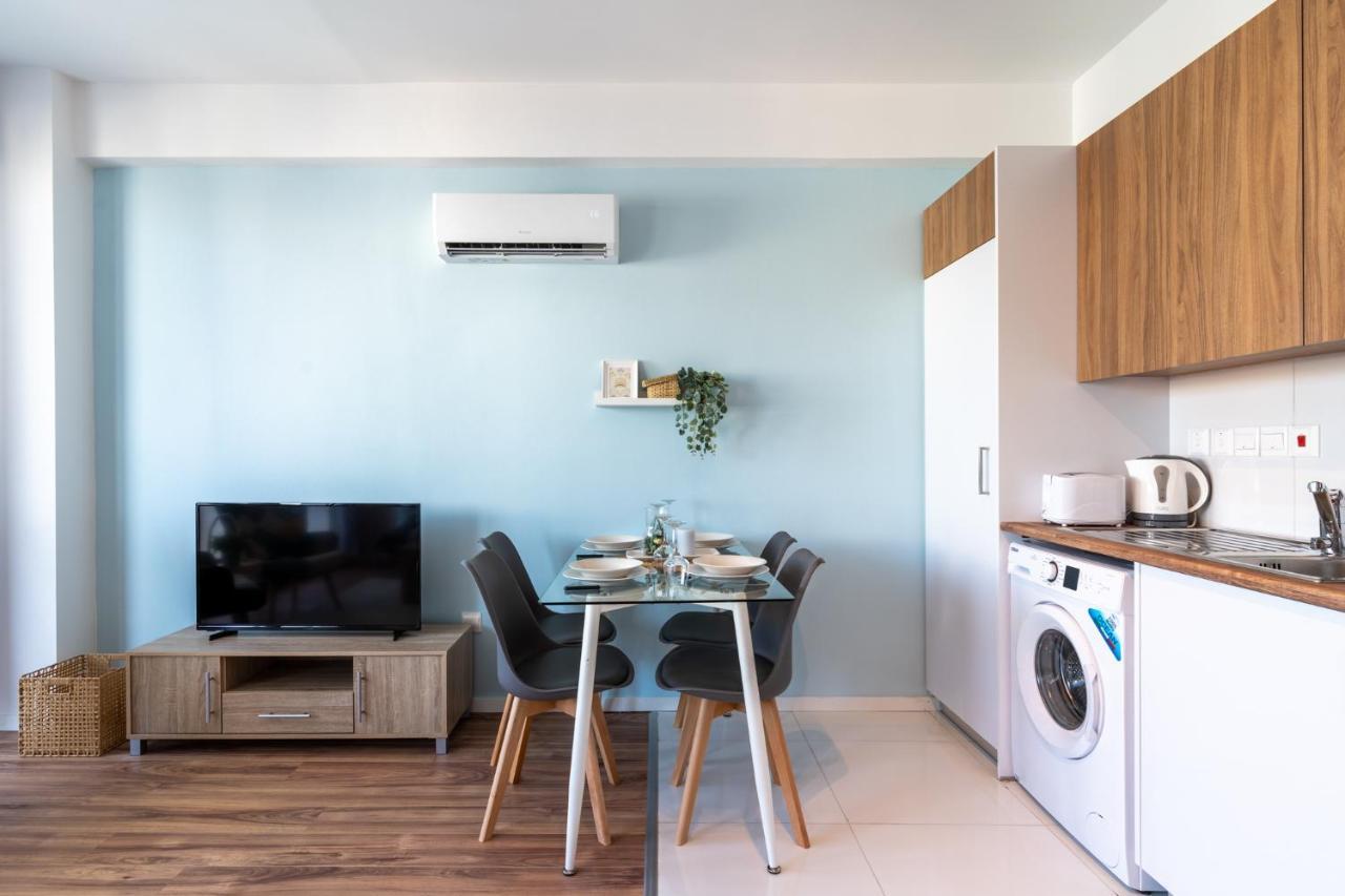 Livia Studio Apartment In Larnaca Eksteriør billede