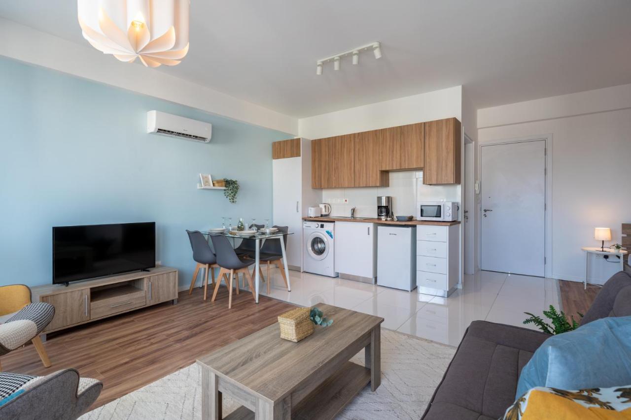Livia Studio Apartment In Larnaca Eksteriør billede