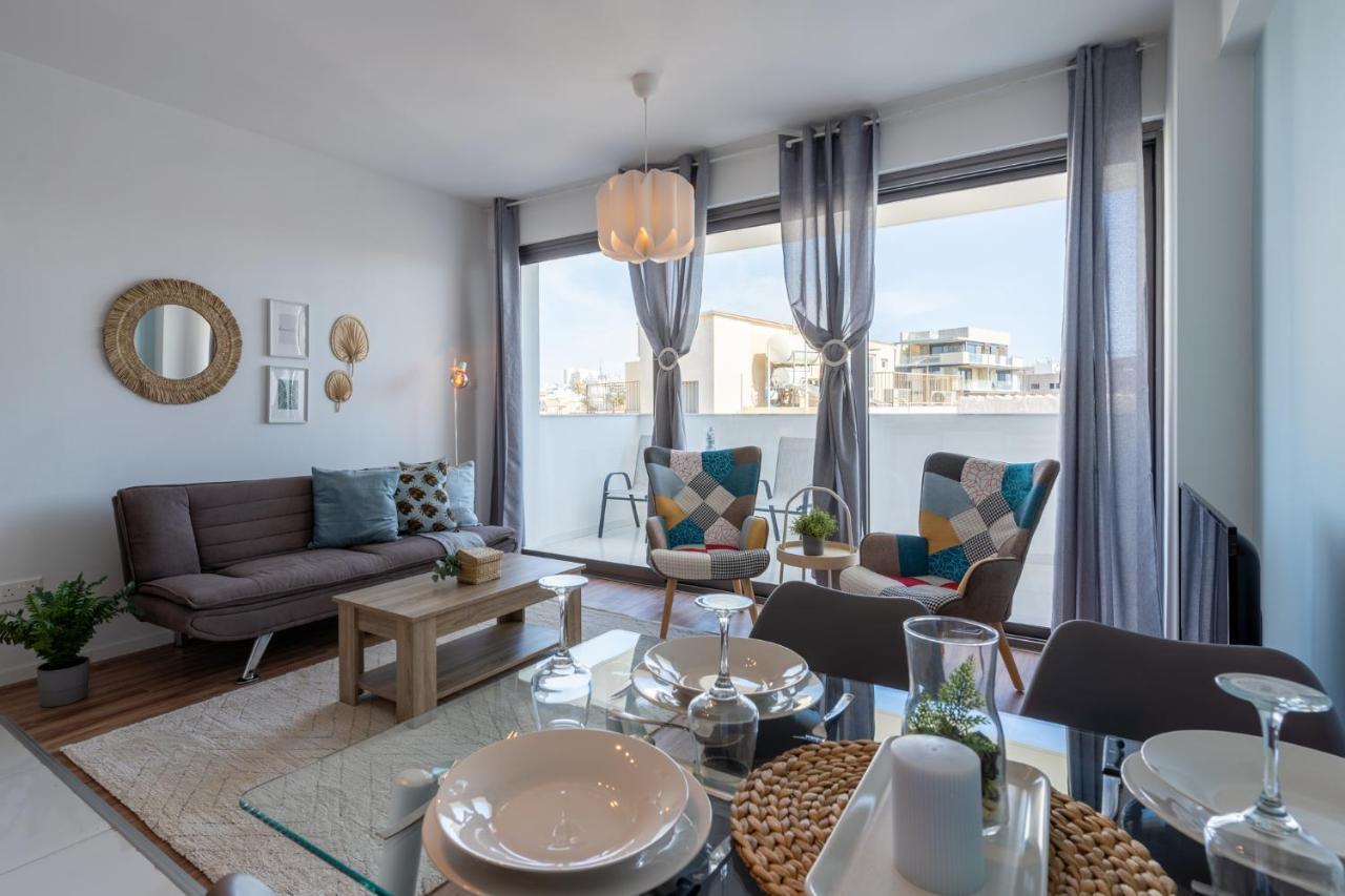 Livia Studio Apartment In Larnaca Eksteriør billede