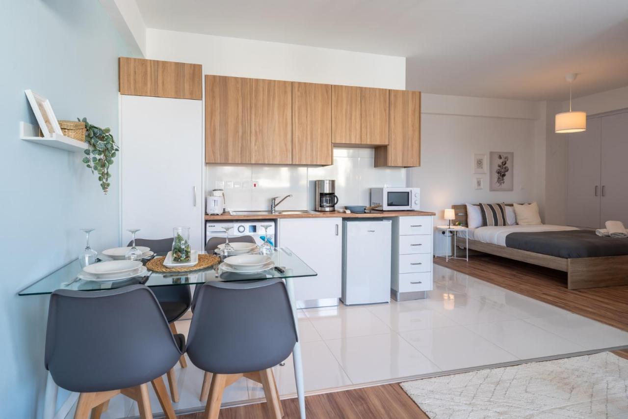 Livia Studio Apartment In Larnaca Eksteriør billede