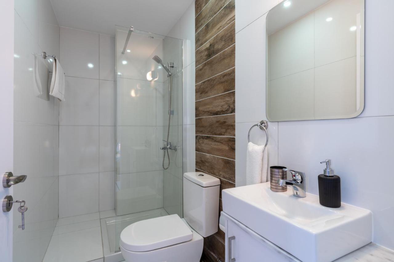 Livia Studio Apartment In Larnaca Eksteriør billede